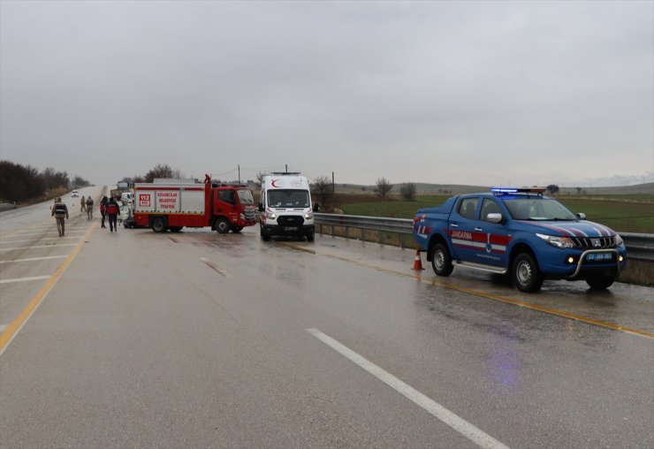 Elazığ'da otomobil ile panelvanın çarpıştığı kazada 4 kişi yaralandı