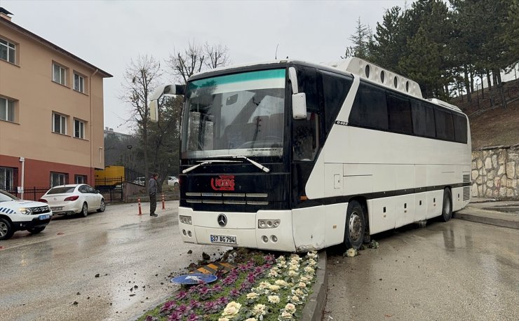 Kastamonu'da buzlanma nedeniyle çok sayıda trafik kazası meydana geldi