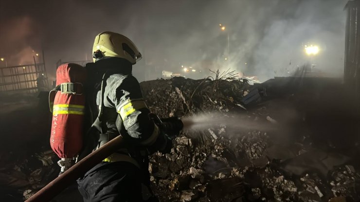 Kayseri'de hurdacılar sitesinde çıkan yangın söndürüldü