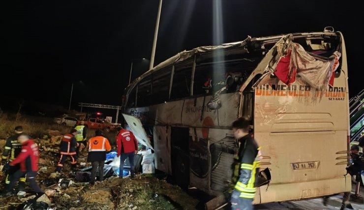 GÜNCELLEME - Mersin'de devrilen yolcu otobüsündeki 9 kişi öldü, 30 kişi yaralandı