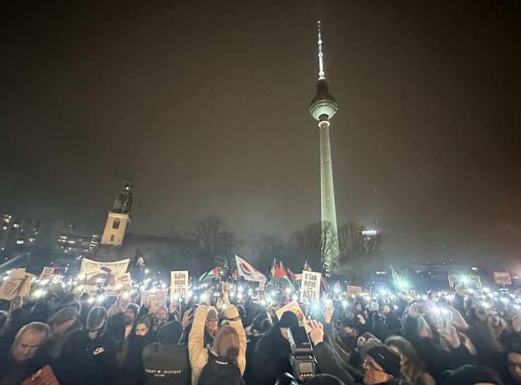 Berlin'de binlerce kişi, aşırı sağcı AfD'ye karşı gösteri yaptı