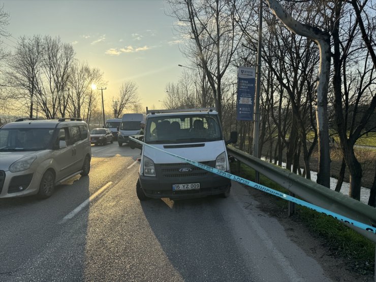 Bursa'da kamyonete çarpan motosikletli hayatını kaybetti