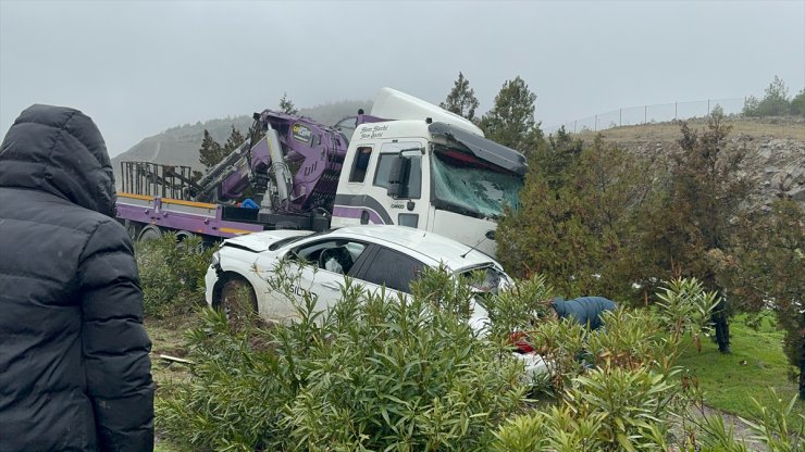 Gaziantep'te 8 aracın karıştığı zincirleme trafik kazasında 3 kişi yaralandı