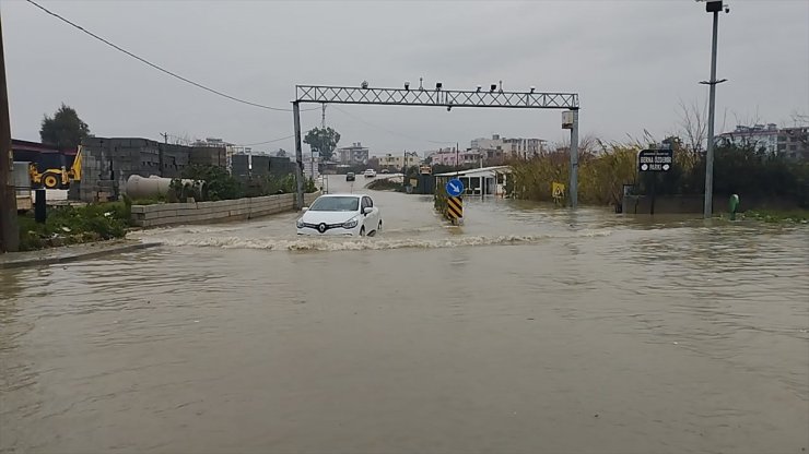 Hatay'da sağanak hayatı olumsuz etkiledi