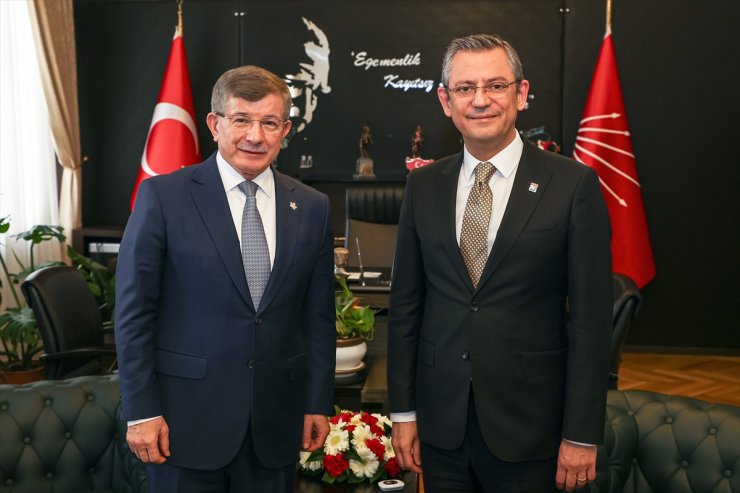 CHP Genel Başkanı Özel, Gelecek Partisi Genel Başkanı Davutoğlu ile görüştü