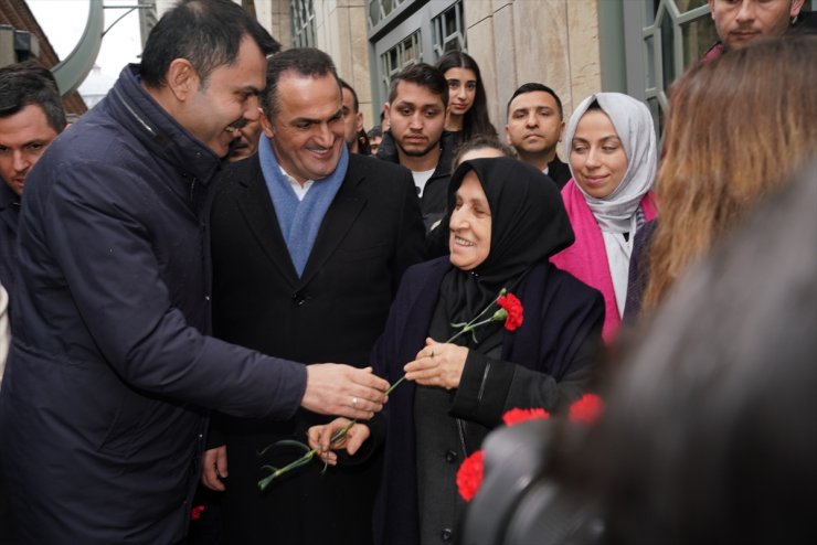 İBB Başkan adayı Kurum, Beyoğlu'nda kilise ve esnaf ziyaretinde bulundu