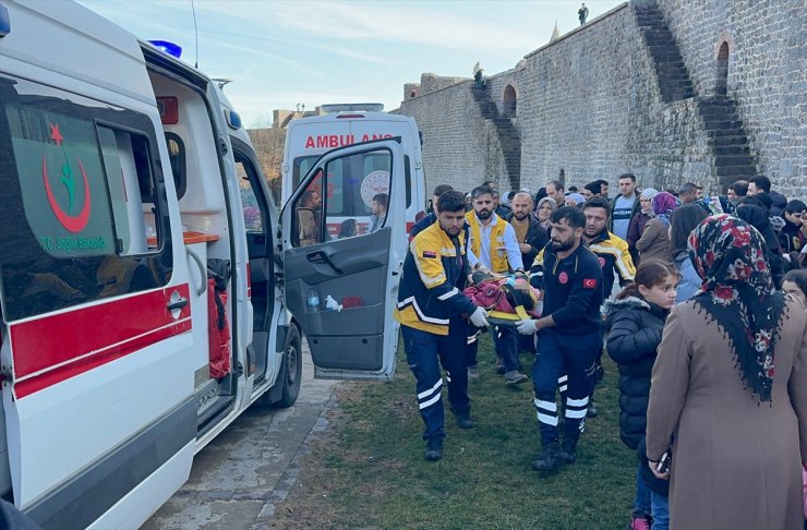 Diyarbakır Surları'ndan düşen çocuk ağır yaralandı