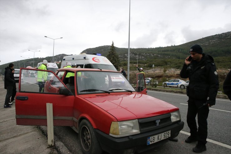 Muğla'da kamyonetin çarptığı 2 kişiden 1'i öldü