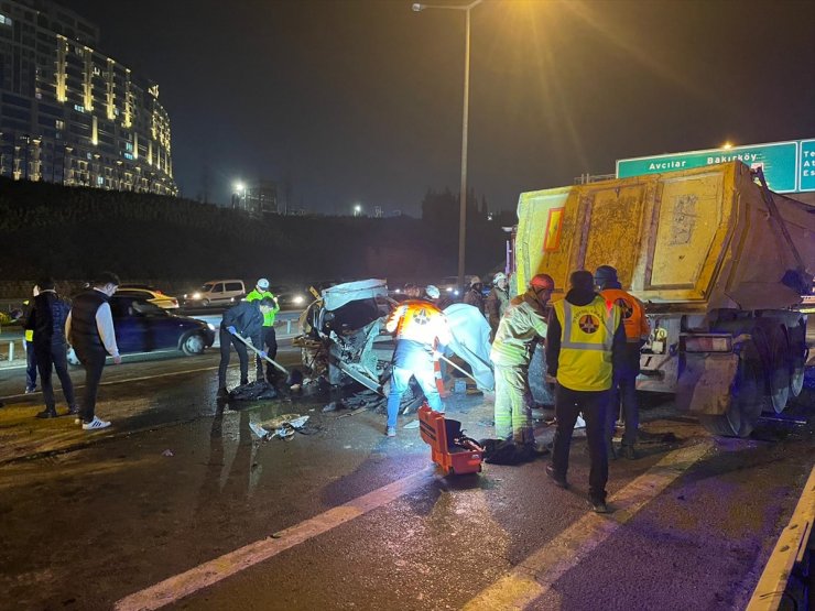 Sultangazi'de trafik kazasında 1 kişi öldü, 2 kişi yaralandı