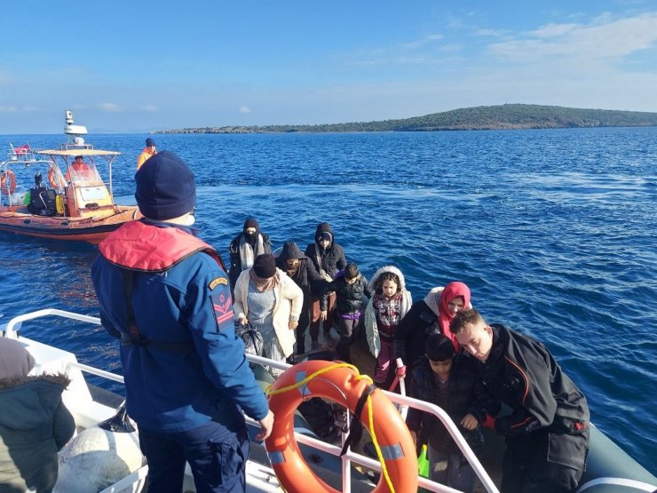 Ayvalık açıklarında 79 düzensiz göçmen kurtarıldı