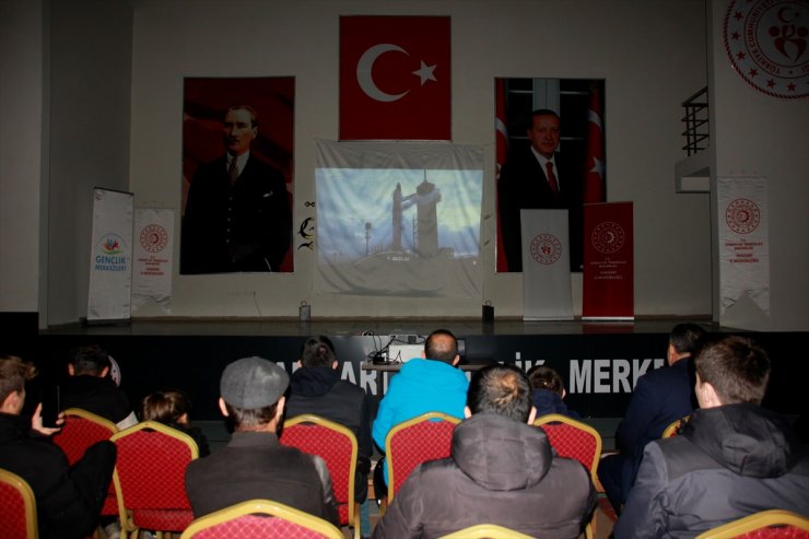 Hakkarililer, astronot Gezeravcı'nın uzay yolculuğunu gençlik merkezinde takip etti