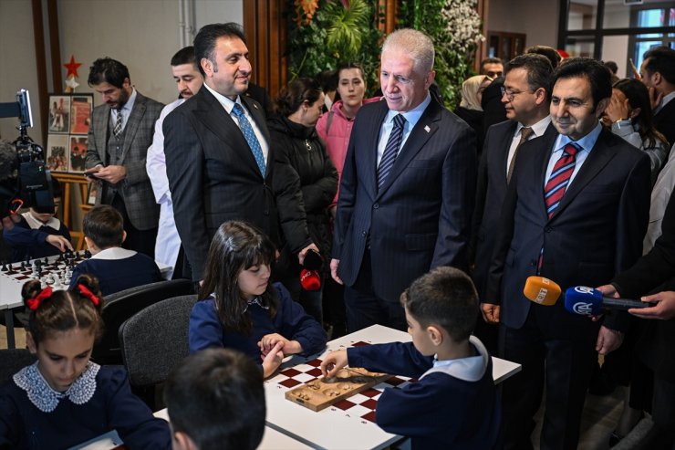 İstanbul'daki okullarda karne heyecanı yaşandı