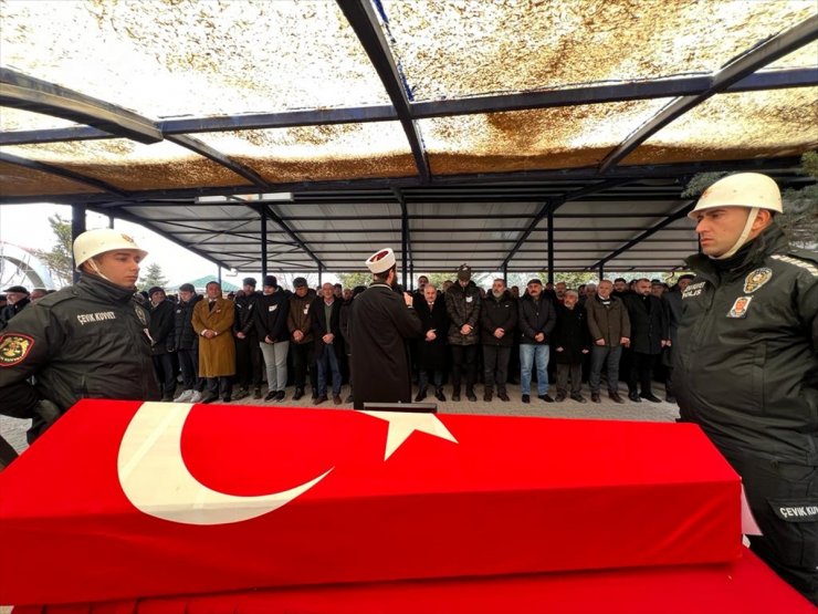 Niğde'de trafik kazasında ölen polis memurunun cenazesi Aksaray'da toprağa verildi