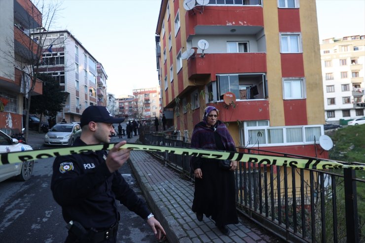 Sultangazi’de park halindeyken fireni boşalan minibüsün çarptığı çocuk ağır yaralandı