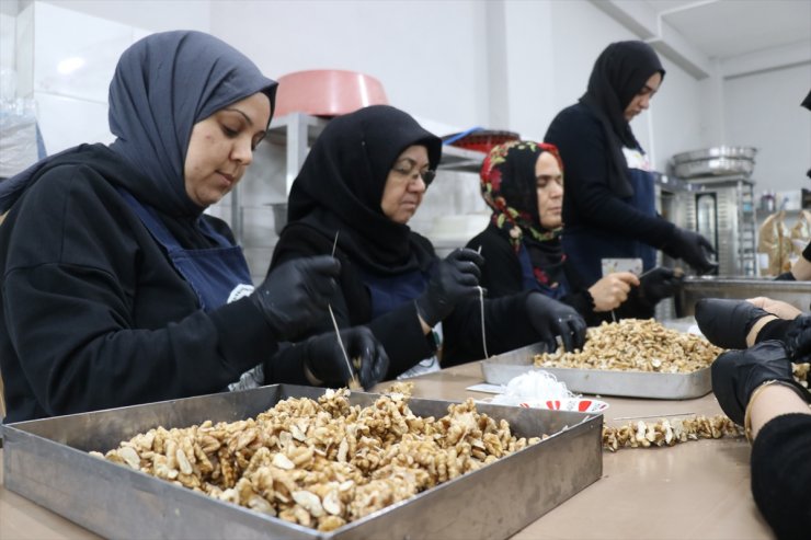 Yalova'da yetişen meyveler kadınların elinde katma değerli ürüne dönüşüyor