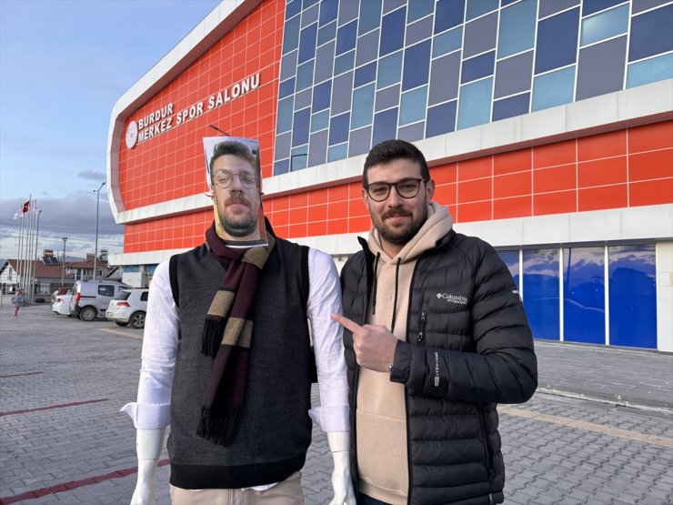 Burdur'da maça çıkamayan basketbol antrenörü yerine cansız mankenini gönderdi