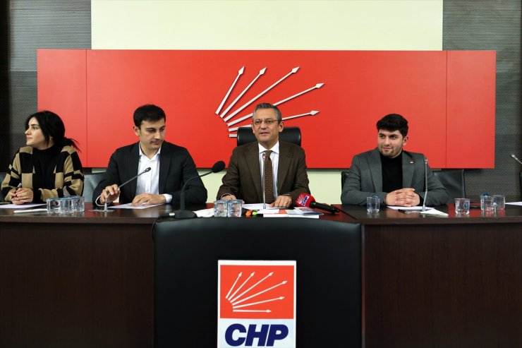 CHP Genel Başkanı Özel, Halkçı Liseliler ile bir araya geldi: