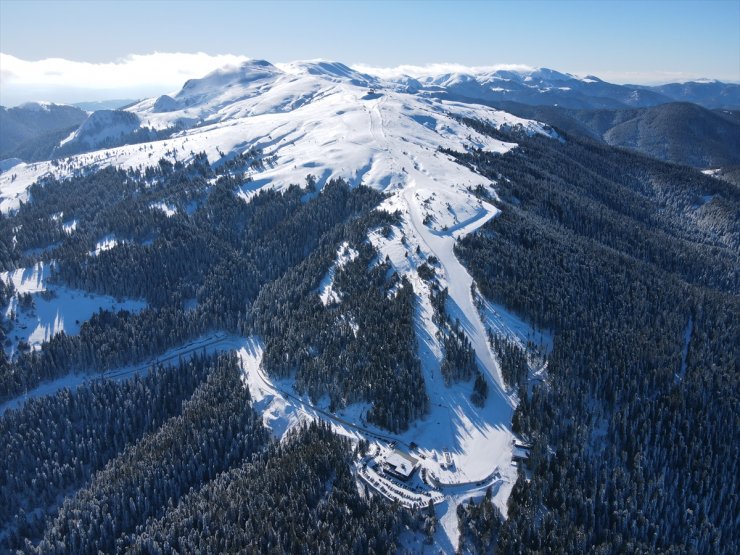 Ilgaz Dağı'ndaki Yurduntepe, bölgenin en uzun pistiyle kayakseverlerin tercihi oluyor