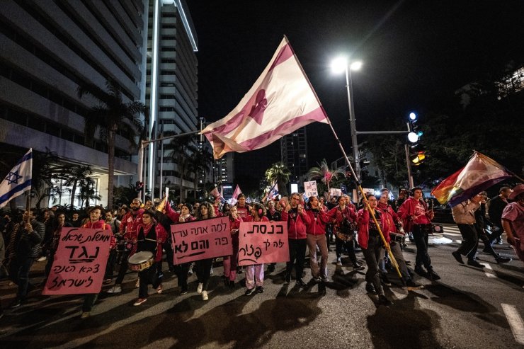 Netanyahu karşıtları Tel Aviv’de erken seçim talebiyle gösteri düzenledi