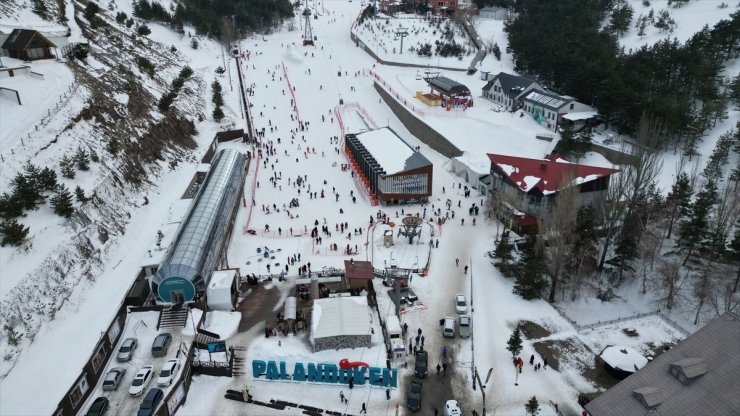 Palandöken Kayak Merkezi'nde yarıyıl tatili yoğunluğu yaşanıyor