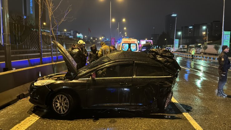 Maltepe'de trafik kazasında 4 kişi yaralandı