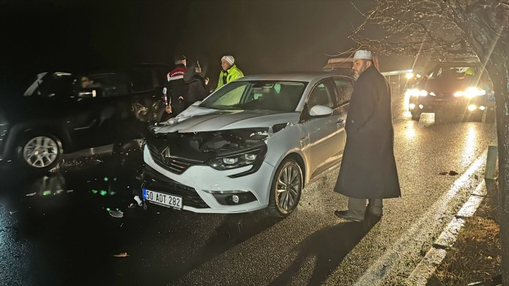 Nevşehir'de traktörle otomobilin çarpıştığı kazada 2 kişi yaralandı