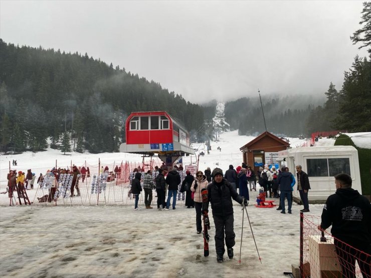 Yıldıztepe Kayak Merkezi'nde tatil yoğunluğu başladı