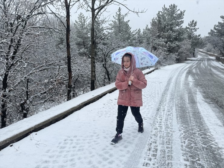 Yozgat'ta kar yağışı etkili oluyor