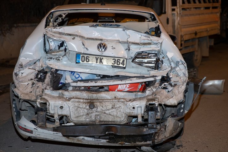 Ankara'da freni patlayan kamyon 10 araca çarptı, 3 kişi yaralandı