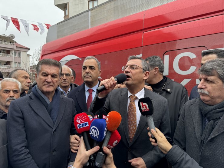 CHP Genel Başkanı Özgür Özel, Tunceli'de partililerle buluştu: