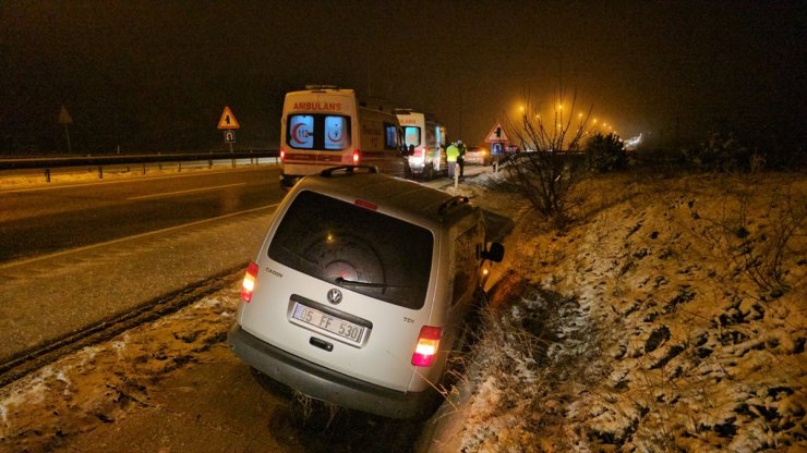 Çorum'da şarampole devrilen araçtaki 6 kişi yaralandı