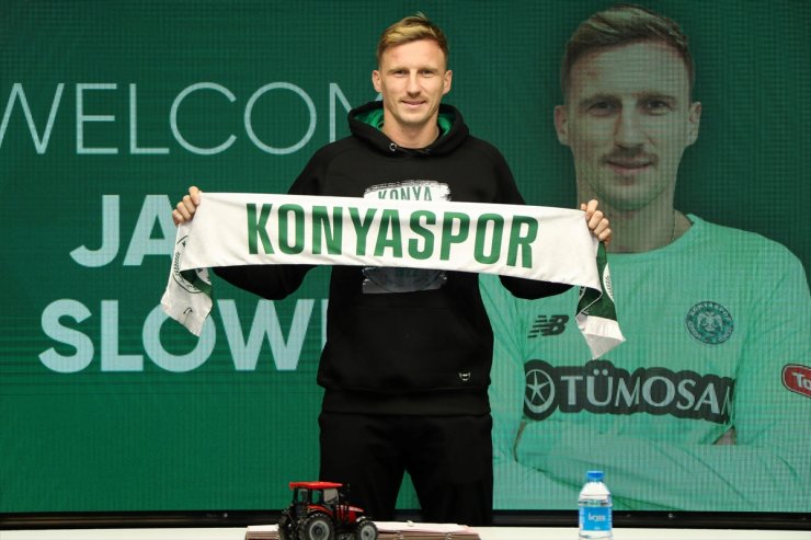 Konyaspor, kaleci Jakub Slowik'i renklerine bağladı