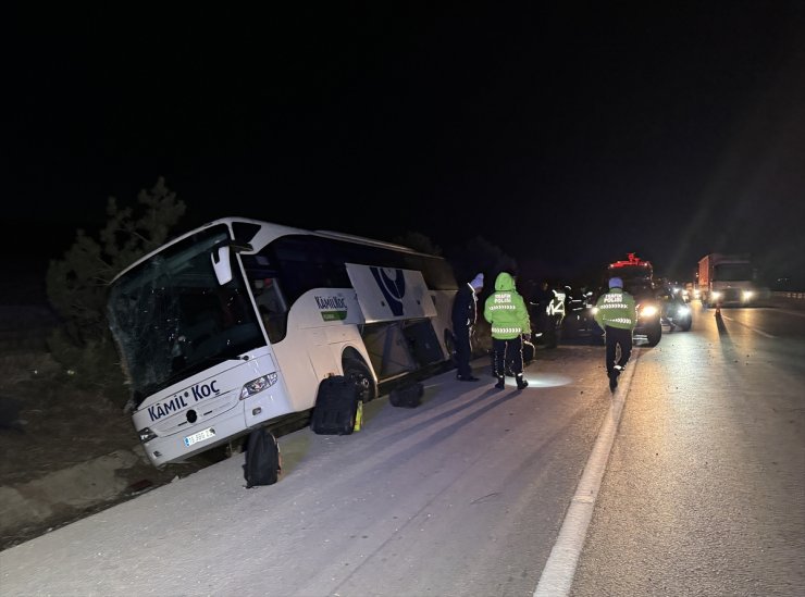 Afyonkarahisar'daki trafik kazasında 4 kişi yaralandı