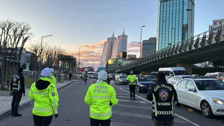 İstanbul'da çakar-siren ve emniyet şeridi ihlaline yönelik uygulama yapıldı