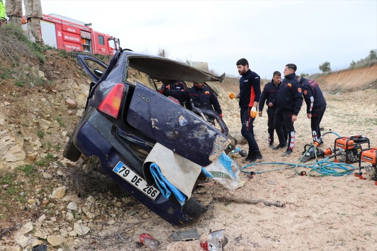 Kilis’te beton mikseri ile otomobilin çarpıştığı kazada 2 kişi öldü