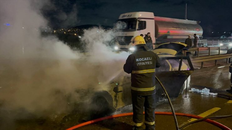 Kocaeli'de otomobilde çıkan yangın söndürüldü