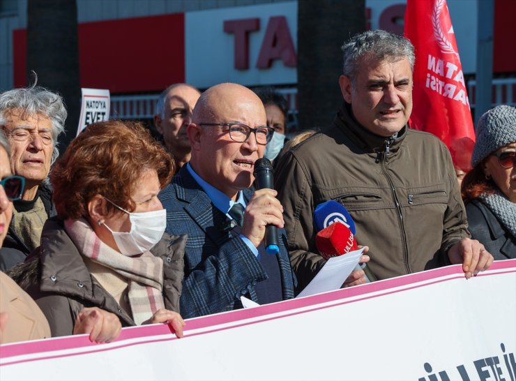 Vatan Partisi üyelerinden İzmir'de, İsveç'in NATO üyeliğine "hayır" eylemi