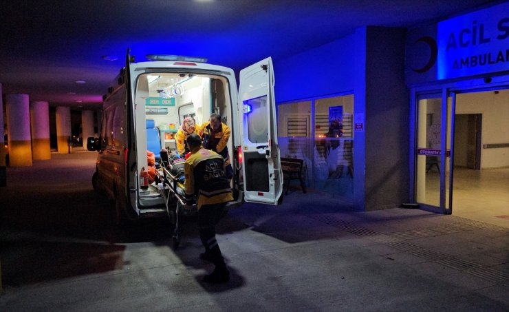 Erzincan'da minibüsün çarptığı üniversite öğrencisi ağır yaralandı