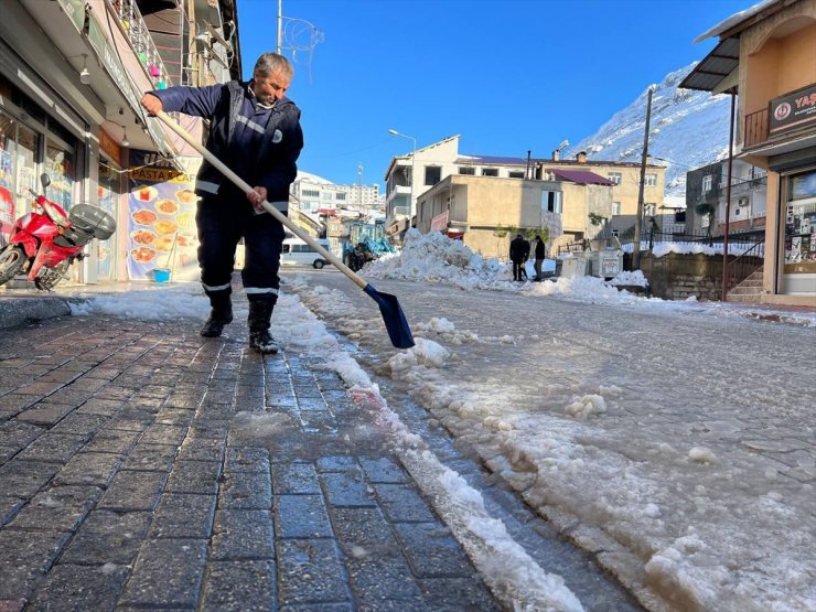 Siirt ve Şırnak'ta kar nedeniyle 10 yerleşim birimine ulaşım sağlanamıyor