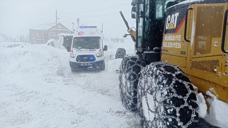 Van'da rahatsızlanan diyaliz hastası ekiplerin çalışmasıyla hastaneye ulaştırıldı