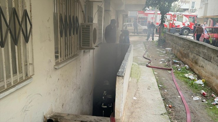 Antalya'da araç tamirhanesinde çıkan yangın söndürüldü