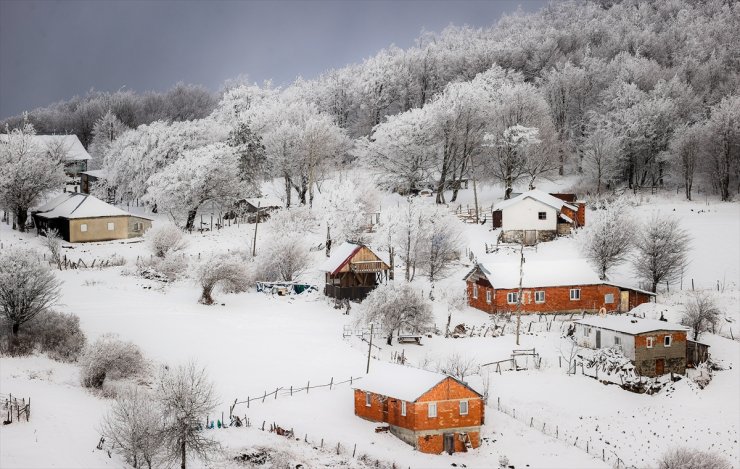 Kar yağışıyla beyaza bürünen Kocadağ Yaylası doğa tutkunlarını ağırlıyor