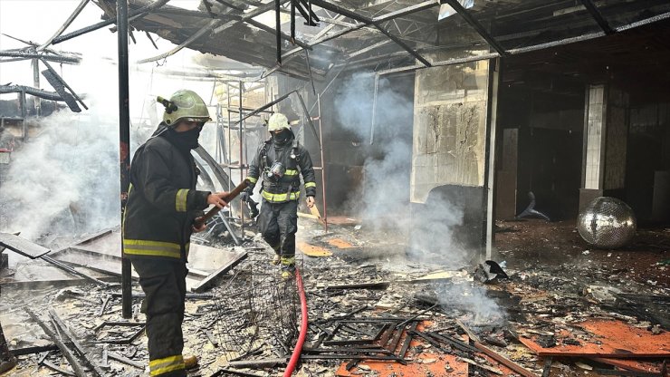 Alanya'da işletmeye kapalı bir restoranda çıkan yangın hasara neden oldu