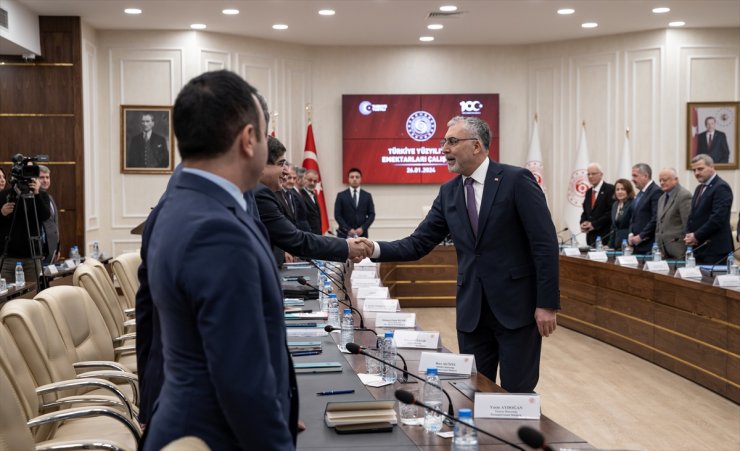 Bakan Işıkhan "Türkiye Yüzyılının Emektarları Çalıştayı"nda konuştu: