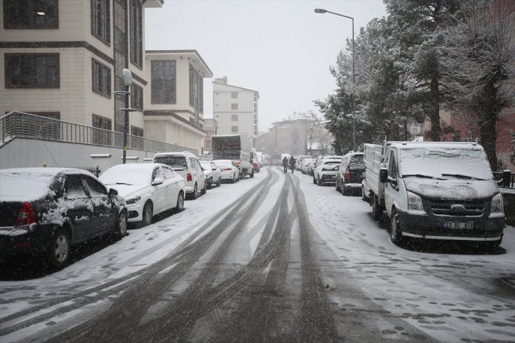 Bingöl'de yoğun kar yağışı etkili oluyor