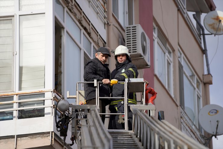 Edirne'de apartmanın giriş katında çıkan yangın söndürüldü