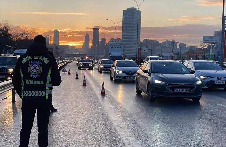 İstanbul'da çakar-siren ve emniyet şeridi ihlaline yönelik uygulama yapıldı