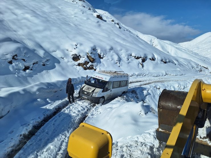 Siirt-Şırnak kara yolu kar nedeniyle ulaşıma kapandı