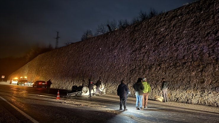 Zonguldak'ta 15 metre yükseklikten kara yoluna düşen otomobildeki 2 kişi öldü