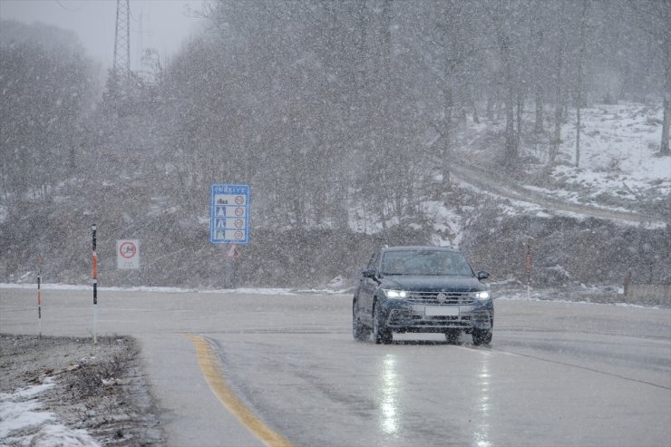 Kırklareli'nin yüksek kesimlerinde kar yağışı başladı